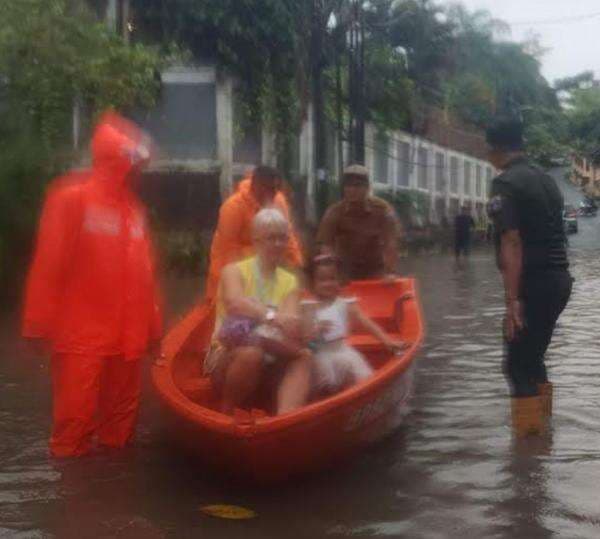 Kali Krukut Meluap, 3 RT di Jaksel Terendam Banjir