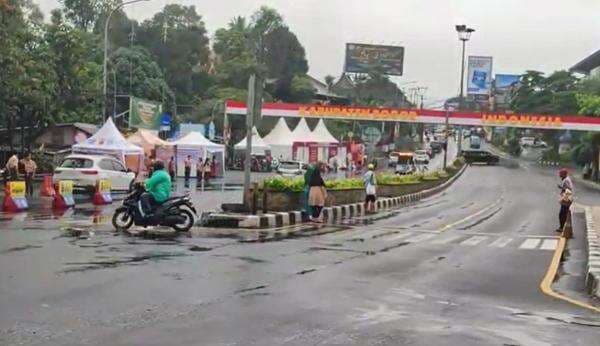 Jelang Malam Tahun Baru, Arus Lalu Lintas Puncak Bogor Ramai Lancar