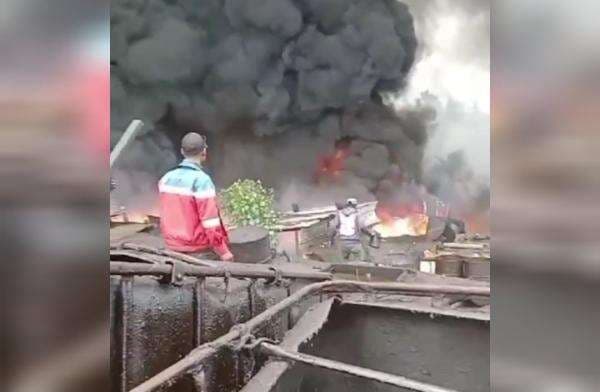 Polisi Dalami Unsur Pidana, dalam Kebakaran Pengolahan Minyak Kedewan Bojonegoro Polisi Dalami Unsur Pidana, dalam Kebakaran Pengolahan Minyak Kedewan Bojonegoro