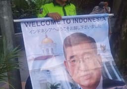 Permintaan Tak Biasa! PM Jepang Bawa Pulang 5 Banner Sambutan dari Bogor 