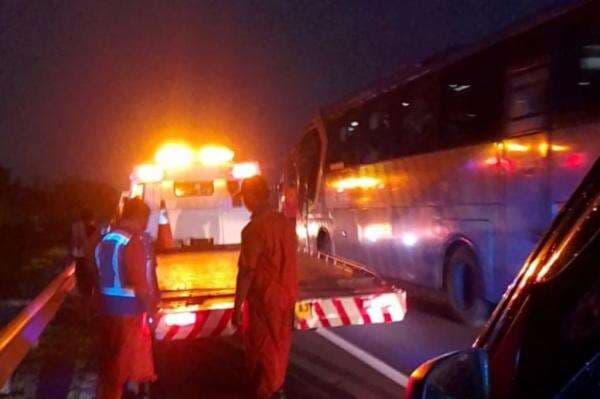 Kecelakaan 2 Kendaraan di Tol Jakarta-Cikampek KM 59, Korban Luka Dilarikan ke RS