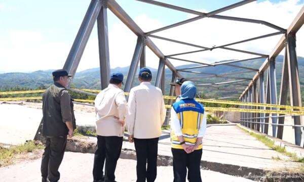 Prabowo Cek Jembatan Pantai Dona di Kutacane Aceh yang Putus Akibat Banjir Bandang