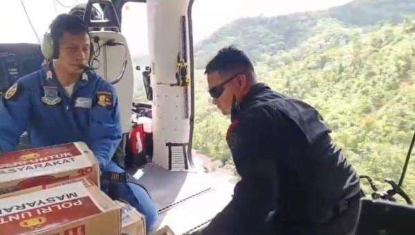Akses Darat Terputus, Polri Airdrop Bantuan ke Tiga Wilayah Terisolasi di Tapanuli