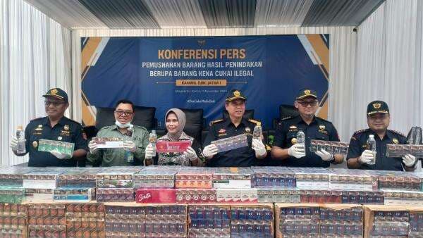 Bea Cukai Jatim I Musnahkan Jutaan Rokok dan Ribuan Liter Miras Ilegal Senilai Miliaran Rupiah