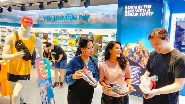 Ekspansi ke Surabaya, Hoka Buka Outlet di Tunjungan Plaza