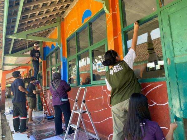 MNC Peduli dan Binus School Bekasi Gelar Program Sekolah Hijau di SDN Cibilik Sukabumi MNC Peduli dan Binus School Bekasi Gelar Program Sekolah Hijau di SDN Cibilik Sukabumi