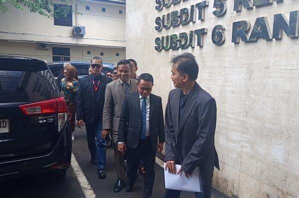 Roy Suryo cs Datangi Polda Metro, Desak Ijazah Jokowi Diuji Labfor Independen