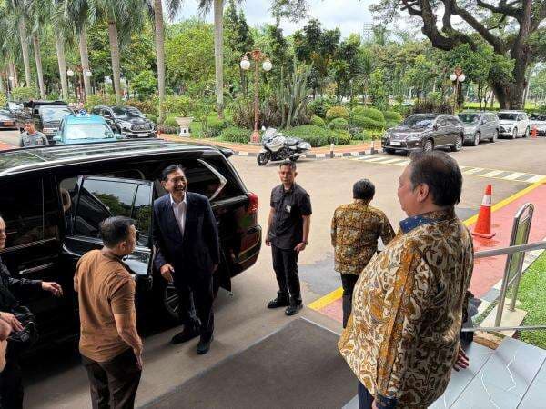 Luhut Bertemu Airlangga, Bahas Digitalisasi Sistem Pemerintah Lewat GovTech