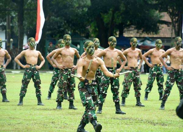 Lantik 179 Siswa Dikmaba TNI AD Jadi Sersan Dua, Pangdam Diponegoro: Dekatlah dengn Rakyat!