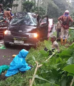 Pikap Muat Puluhan Pekerja Kopi Kawasan Ijen Terguling, Pekerja Alami Luka dan Patah Tulang