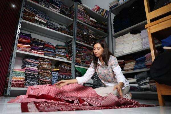 UMKM Binaan BRI Kain Indonesia by Shifara Luncurkan Batik Office Wear