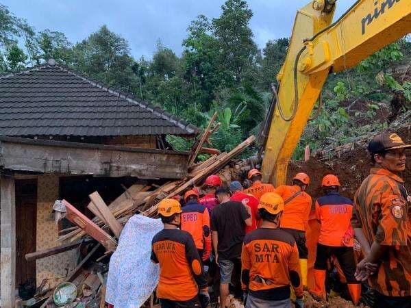 Korban Longsor Jombang Berhasil Ditemukan, Terjepit Reruntuhan, Kondisi Tubuhnya Mengenaskan