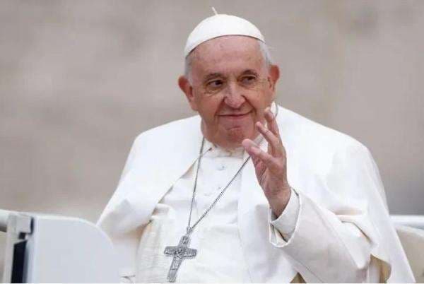 Umat Katolik Berduka, Paus Fransiskus Meninggal di Usia 88 Tahun Umat Katolik Berduka, Paus Fransiskus Meninggal di Usia 88 Tahun