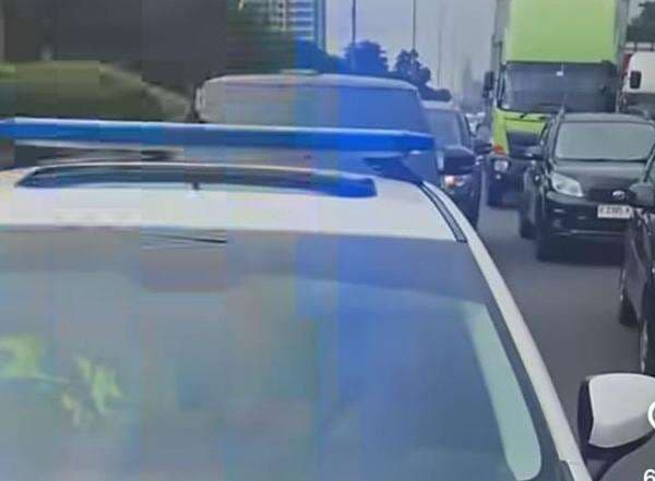 Polisi Cari Pengemudi Mobil Patwal Diduga Senggol Kendaraan Lain di Tol Tomang