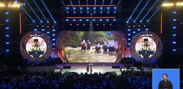 Tayangkan Video Anak-anak Menyeberang Sungai ke Sekolah, Prabowo: Koruptor Lihat Ini