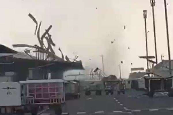 Angin Puting Beliung Terjang Bandara Juanda, 2 Penerbangan Dialihkan Sejumlah Motor Rusak