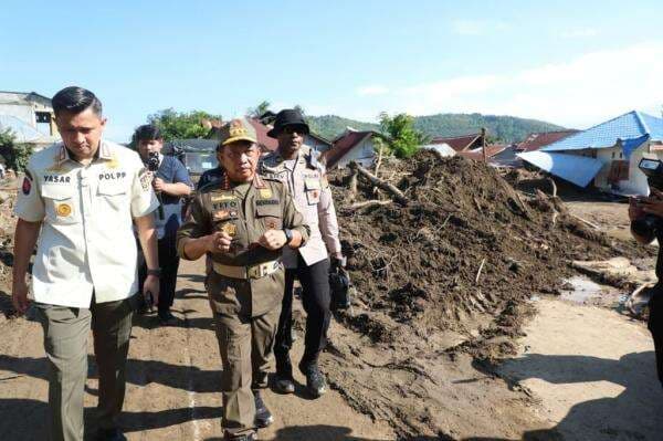 Mendagri Cek Lokasi Banjir-Longsor di Aceh: Saya Ditugaskan Presiden Mendata Korban Mendagri Cek Lokasi Banjir-Longsor di Aceh: Saya Ditugaskan Presiden Mendata Korban