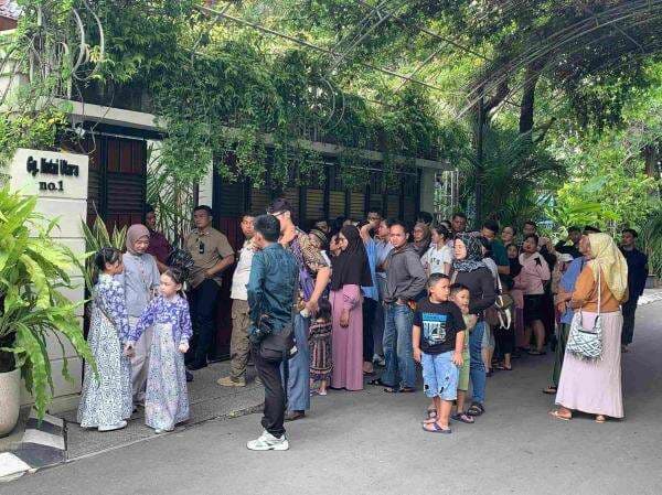 Destinasi Wisata Dadakan, Rumah Jokowi di Solo Ramai Dikunjungi Warga