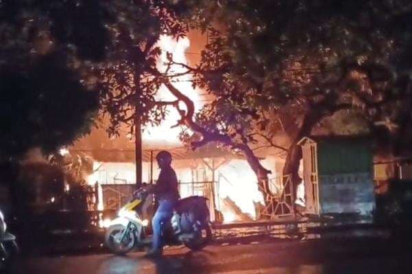 Kebakaran Rumah di Asembagus Situbondo, 2 Bangunan Ludes Dilalap Api