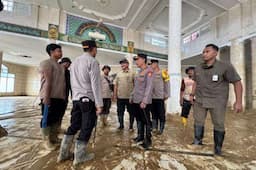 Kapolri Tinjau Pembersihan SD dan Masjid Terdampak Bencana Aceh Tamiang, Ini Arahannya