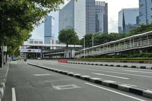 Viral Lapak Jualan di Trotoar Sudirman, Pramono: Tidak Saya Izinkan!