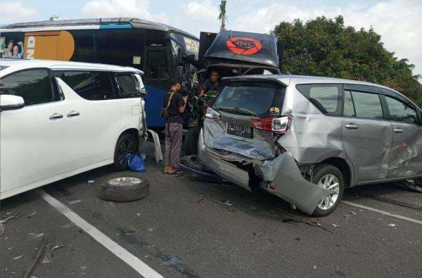 Kecelakaan Beruntun di Tol Dalam Kota, Korban Patah Tulang