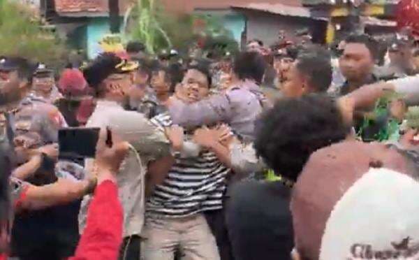 Eksekusi Belasan Rumah di Puri Asih Bekasi Ricuh, Warga Menangis Histeris