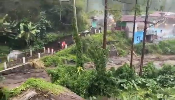 Wisata Guci Tegal Diterjang Banjir Bandang, Belum Ada Laporan Korban Jiwa Wisata Guci Tegal Diterjang Banjir Bandang, Belum Ada Laporan Korban Jiwa