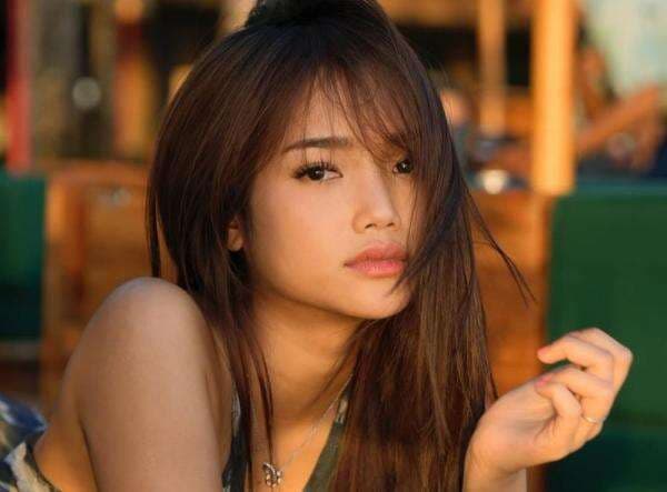 Fuji Pakai Gelang Bertahtahkan 175 Berlian, Harganya Setara Rumah