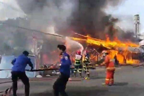 Gas Bocor Picu Kebakaran 6 Kios di Jambi, 1 Orang Tewas Terjebak Api