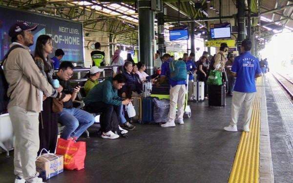 37 Ribu Penumpang KA Tinggalkan Jakarta Saat Libur Isra Mikraj, Mayoritas Menuju Yogyakarta