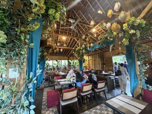 Tempat Makan Lesehan di Sentul, yang Begini Adem Bikin Betah! Tempat Makan Lesehan di Sentul, yang Begini Adem Bikin Betah!