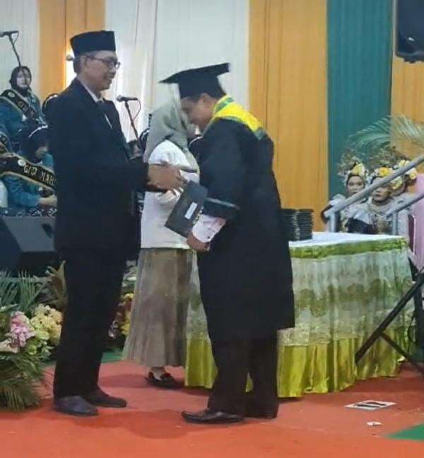 Azis Bukhori,M,Pd Sekdes Jugo di Lantik Wisuda S2, Nyaris Tak Bisa Sekolah Lagi Setamat SD