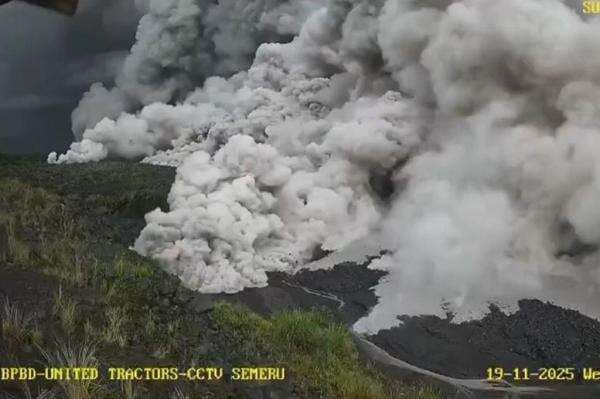 178 Pendaki Terjebak di Jalur Pendakian Ranu Kumbolo saat Erupsi Gunung Semeru