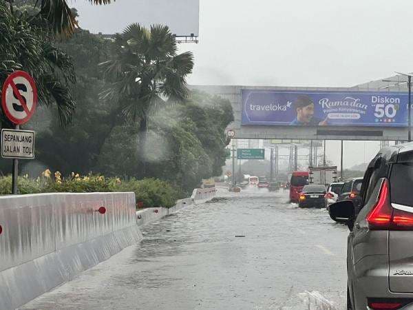 Jalan Tol Akses Bandara Soetta Kembali Banjir, Pengendara Diminta Cari Alternatif
