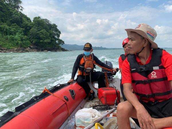 Wisatawan Tewas Terseret Arus saat Mandi di Laut Mandalika Jepara Wisatawan Tewas Terseret Arus saat Mandi di Laut Mandalika Jepara