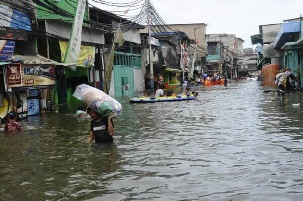 Satu RT di Pluit Jakut Masih Terendam Banjir Rob Setinggi 25 Cm Sore Ini