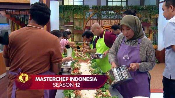 Serunya Nasi Liwet Raksasa dan Kedatangan Bintang Tamu Spesial di MasterChef Indonesia Season 12 Serunya Nasi Liwet Raksasa dan Kedatangan Bintang Tamu Spesial di MasterChef Indonesia Season 12