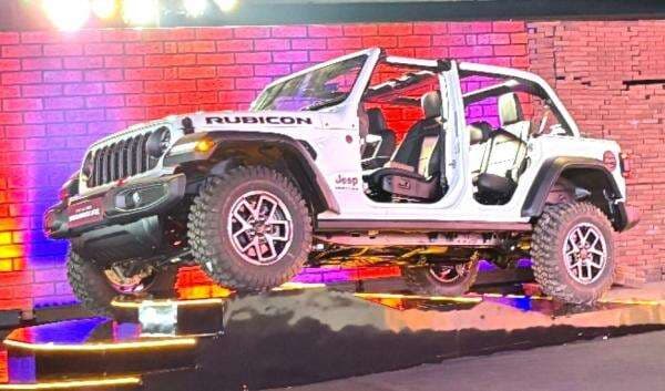 Jeep Wrangler Rubicon Terbaru Mengaspal di Indonesa, Harganya Tembus Rp2,3 Miliar Jeep Wrangler Rubicon Terbaru Mengaspal di Indonesa, Harganya Tembus Rp2,3 Miliar