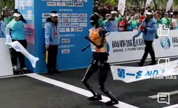 China Unjuk Teknologi, 21 Robot Bertanding Lawan Manusia dalam Lomba Lari Maraton di Beijing China Unjuk Teknologi, 21 Robot Bertanding Lawan Manusia dalam Lomba Lari Maraton di Beijing