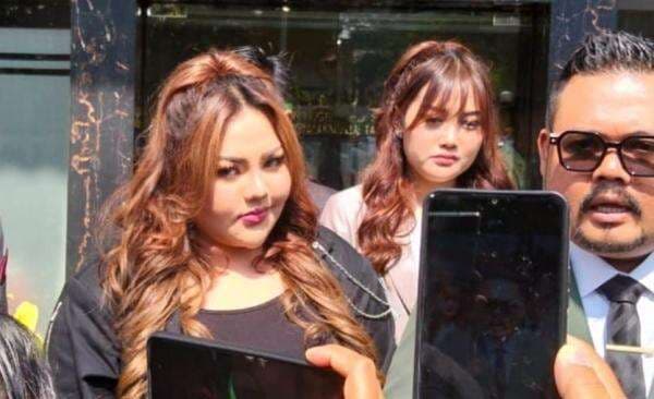 Lisa Mariana Ngaku Diberi Uang Rp100 Juta oleh Ridwan Kamil untuk Gugurkan Kandungan Lisa Mariana Ngaku Diberi Uang Rp100 Juta oleh Ridwan Kamil untuk Gugurkan Kandungan