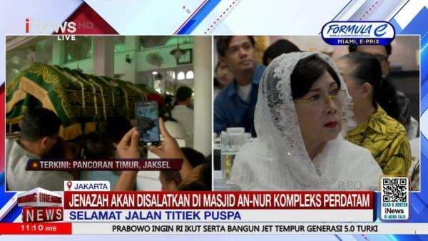 Jenazah Titiek Puspa Dibawa ke Masjid An-Nur untuk Disholatkan Masyarakat Sekitar Jenazah Titiek Puspa Dibawa ke Masjid An-Nur untuk Disholatkan Masyarakat Sekitar