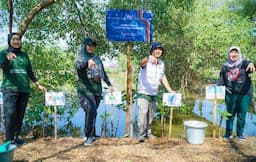 SIER Tanam Ribuan Bibit Mangrove di KRM Surabaya