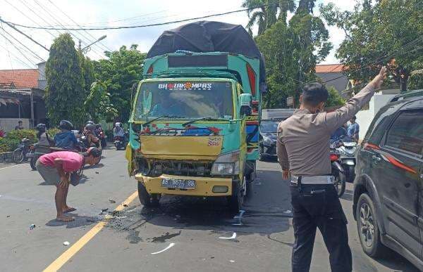 Motor dan Truk Adu Banteng di Panglima Sudirman Jombang, Satu Orang Meninggal