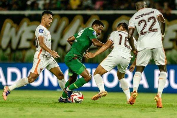 Hasil Persebaya Surabaya vs Borneo FC di Super League 2025-2026: Drama 4 Gol Berakhir Sama Kuat 2-2