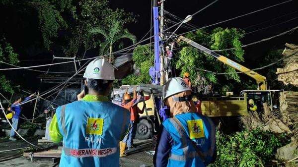 Saat Cuaca Ekstrem, PLN Ingatkan Warga Waspadai Jaringan Kelistrikan