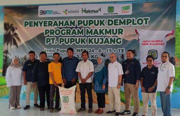 Pupuk Kujang Gelontorkan Bantuan 5 Ton Pupuk Premium untuk Petani di Pemalang