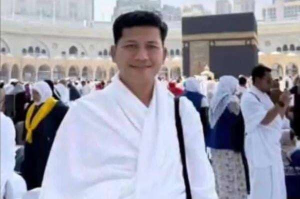 Beredar Foto Bupati Aceh Selatan Pergi Umrah saat Banjir, Netizen: Aku Harap Itu Hoaks Pak!