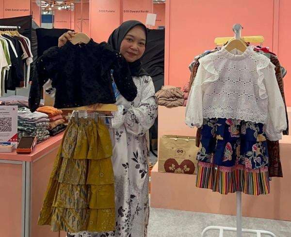 Kenes Lalita Sukses Kembangkan Bisnis Busana Anak Wastra Jepara Berkat BRI dan LinkUMKM