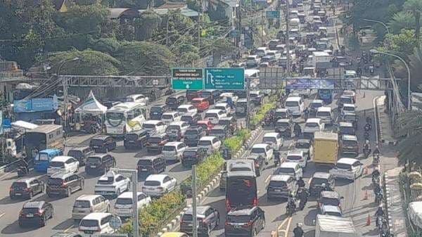 Minggu Pagi, 12 Ribu Kendaraan Serbu Jalur Puncak Bogor